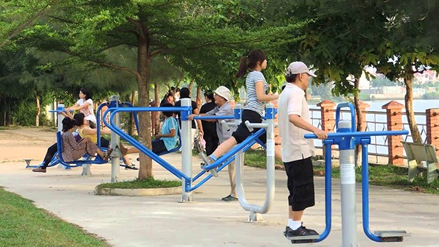 Hanoi will install outdoor exercise equipment at 2,220 locations across the capital city, raising the total to 3,500 by 2025.